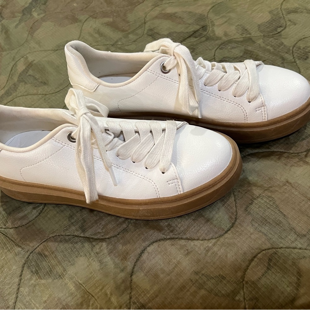 Steve Madden White Sneakers with Tan Sole